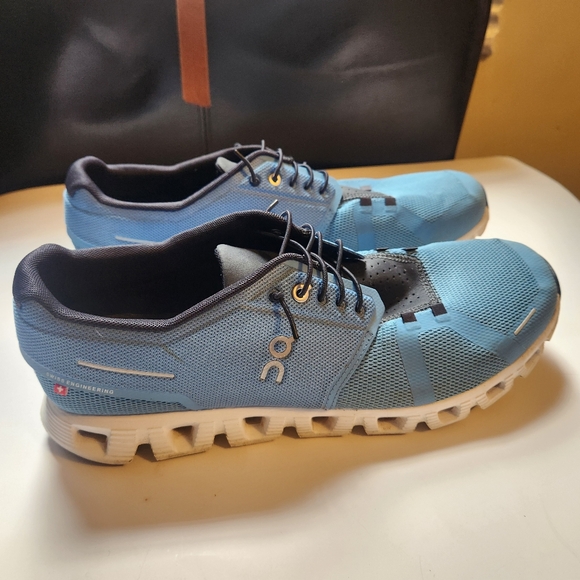 On Cloud 5 Running shoes size 13 in EUC - Picture 3 of 13